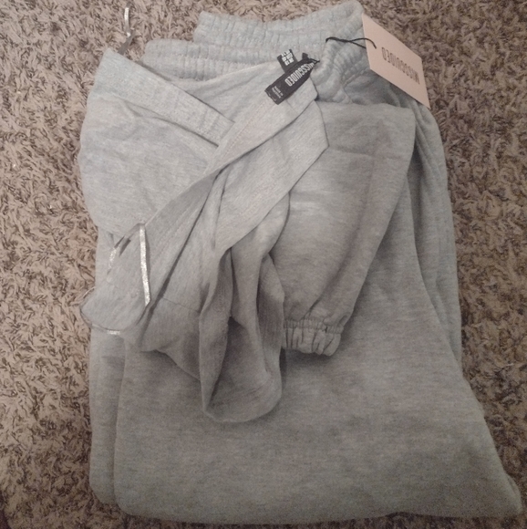 🆕  BANDEAU TOP & JOGGER SET - Picture 3 of 4